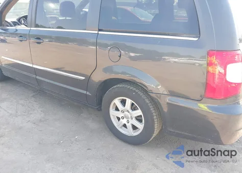 2011 Chrysler Town & Country Touring from USA, damaged, VIN 2A4RR5DG2BR675580